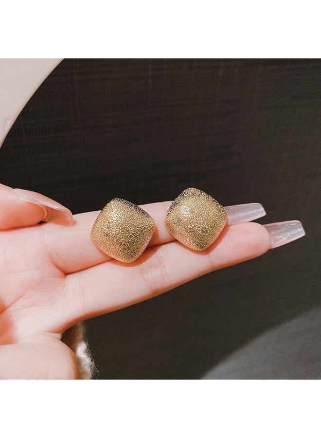 Small Gold Earrings, Elegant and Minimal Design, Suitable for Girls and All Ages, Lightweight for Daily Wear and Occasions - Image 3